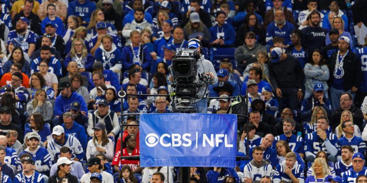 3D1AG7N Indianapolis, Indiana, USA. 26th Oct, 2025. A general view of CBS camera and signage during NFL game action between the Indianapolis Colts and the Tennessee Titans at Lucas Oil Stadium in Indianapolis, Indiana. John Mersits/CSM/Alamy Live News