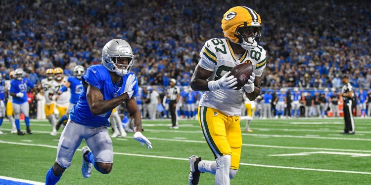 3D824R3 DETROIT, MICHIGAN - NOVEMBER 27: Romeo Doubs #87 of the Green Bay Packers catches a pass for a touchdown against D.J. Reed #4 of the Detroit Lions during the first half of a NFL game at Ford Field on November 27, 2025 in Detroit, Michigan. (Photo by Aaron J. Thornton/SIPA USA) Credit: Sipa USA/Alamy Live News