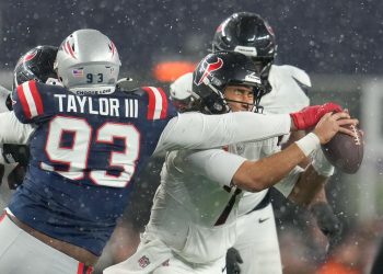 3DGXND0 Foxboro, Massachusetts, USA. 18th Jan, 2026. Patriots defensive tackle LEONARD TAYLOR III (93) pressures Texans quarterback C.J. STROUD (7) during the second half of the NFL Divisional Round Playoff game between the New England Patriots and the Houston Texans on January 18, 2026 in Foxboro, Massachusetts. The Patriots won, 28-16. (Credit Image: © Scott Coleman/ZUMA Press Wire)