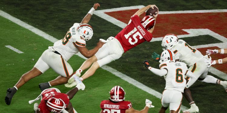 Jan 19, 2026; Miami Gardens, FL, USA; Indiana Hoosiers quarterback Fernando Mendoza (15) carries the ball for a touchdown against the Miami Hurricanes in the fourth quarter during the College Football Playoff National Championship game at Hard Rock Stadium. Mandatory Credit: Kim Klement Neitzel-Imagn Images