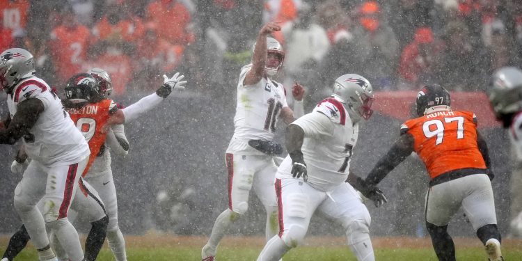 Jan 25, 2026; Denver, CO, USA; New England Patriots quarterback Drake Maye (10) drops back to pass against the Denver Broncos during the second half in the 2026 AFC Championship Game at Empower Field at Mile High. Mandatory Credit: Ron Chenoy-Imagn Images