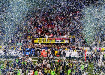 3DN6GEK Santa Clara, USA. 08th Feb, 2026. Confetti falls as the Seattle Seahawks celebrate on the field after winning Super Bowl LX at Levi's Stadium in Santa Clara, California on February 8, 2026. Super Bowl LX took place on February 8, 2026 between the New England Patriots and the Seattle Seahawks. Seattle defeated New England 19 - 13. (Photo by Kindell Buchanan/Sipa USA) Credit: Sipa USA/Alamy Live News