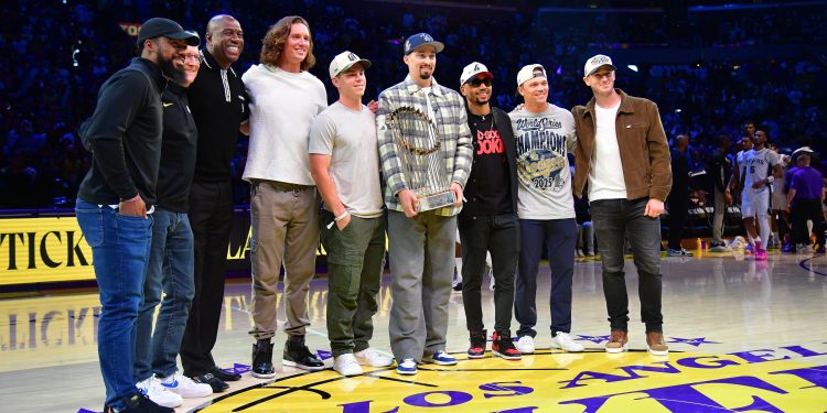 Nov 5, 2025; Los Angeles, California, USA; Los Angeles Dodgers player Teoscar Hernandez, majority owner Mark Walter, minority owner Magic Johnson, Tyler Glasnow, Will Smith, Blake Snell, Mookie Betts, Alex Call and Evan Phillips pose for a photo during the first half at Crypto.com Arena. Mandatory Credit: Gary A. Vasquez-Imagn Images