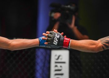 2XCEG2M UFC fighters glove touched