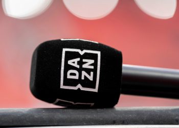 3E13BT8 Leverkusen, Ger. 14th Mar, 2026. DAZN Logo auf Mikrofon am Spielfeldrand. TV Streaming Dienst Bayer Leverkusen - FC Bayern Munchen, Fussball, 1.Bundesliga, GER, Leverkusen, BayArena, 14.03.2026 DFL regulations prohibit any use of photographs as image sequences and/or quasi-video. Credit: HMB Media/Alamy Live News
