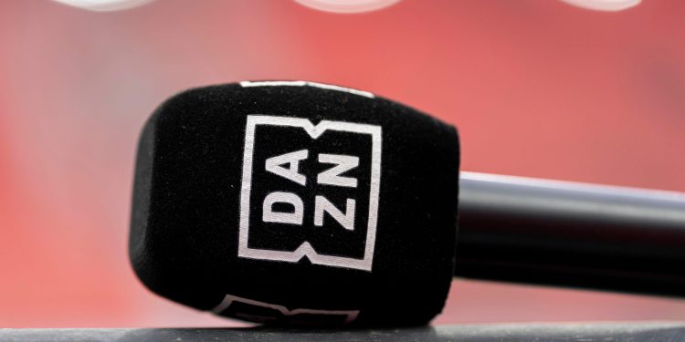 3E13BT8 Leverkusen, Ger. 14th Mar, 2026. DAZN Logo auf Mikrofon am Spielfeldrand. TV Streaming Dienst Bayer Leverkusen - FC Bayern Munchen, Fussball, 1.Bundesliga, GER, Leverkusen, BayArena, 14.03.2026 DFL regulations prohibit any use of photographs as image sequences and/or quasi-video. Credit: HMB Media/Alamy Live News