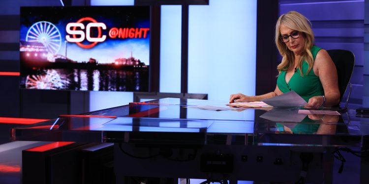 Los Angeles, CA - August 27, 2021 - LAPC: Linda Cohn on the set of SportsCenter.
(Photo by Allen Kee / ESPN Images)