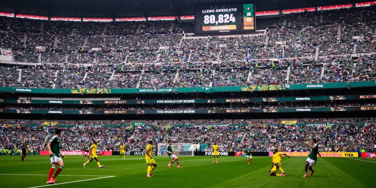 3ENX0TR Mexiko Stadt, Mexico. 11th June, 2026. Soccer, Men: World Cup, Mexico vs. South Africa, First Round, Group A, Matchday 1, Mexico City Stadium. Players from both teams in action while the attendance figure is displayed on the scoreboard. Credit: Tom Weller/dpa/Alamy Live News